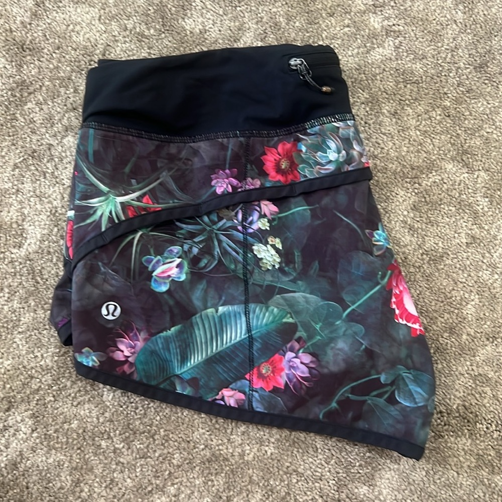 Lululemon Run Speed Up Shorts
Curious Jungle Print